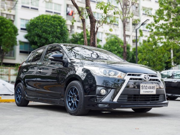 2016 Toyota Yaris สีดำ