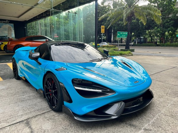 2021 McLaren 765 LT Coupe สีฟ้า