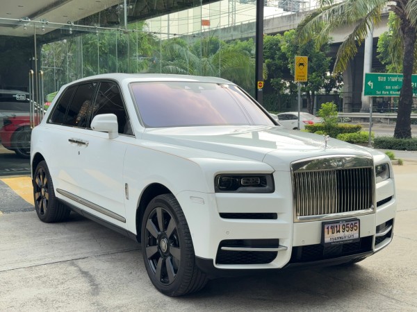 2023 Rolls-Royce Cullinan สีขาว