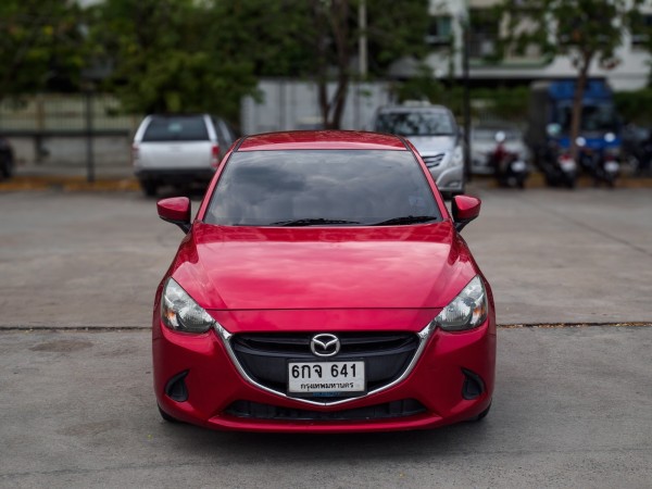 2017 Mazda 2 Sedan (4 ประตู) สีแดง
