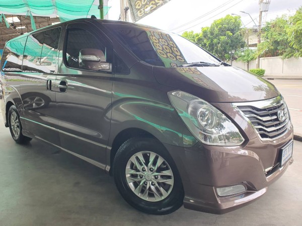 2015 Hyundai H-1 สีน้ำตาล