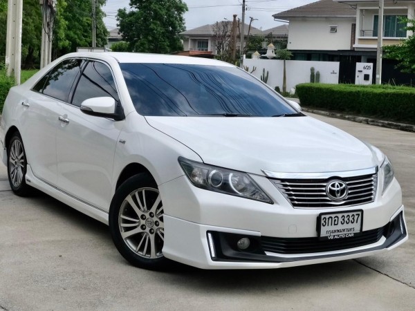 Toyota Camry Extremo 2.0G เครื่องยนต์: เบนซิน เกียร์: ออโต้ ปี: 2014 สี: ขาว ไมล์ 2 แสน