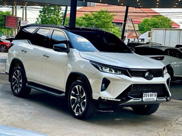 2021 Toyota Fortuner สีขาว