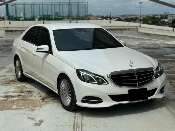 2014 Mercedes-Benz E-Class W212 E300 สีขาว