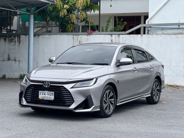 2022 Toyota Yaris Ativ สีเทา