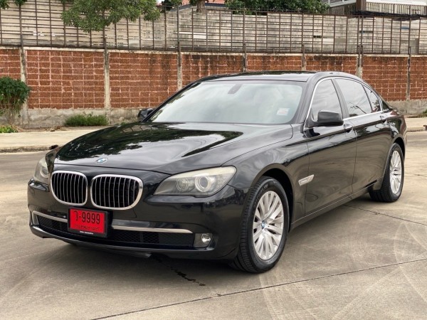 2011 BMW 730Li (F02) สีดำ