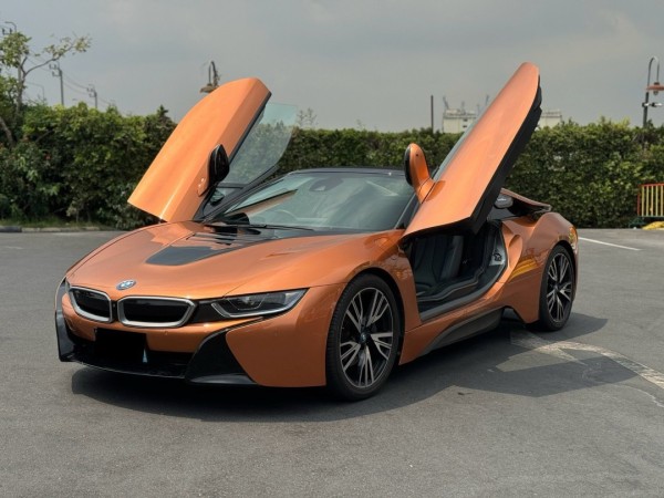 2018 BMW i8 Roadster สีส้ม