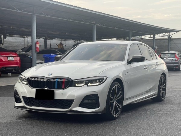 2020 BMW 330e Msport สีขาว