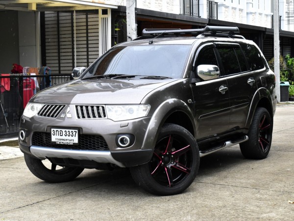 Mitsubishi Pajero 2.5 GT 2WD ปี: 2012 เกียร์: ออโต้ เครื่องยนต์: ดีเซล สี:น้ำตาล