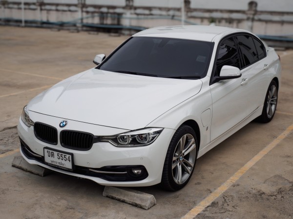 2019 BMW 3 Series F30 330e สีขาว