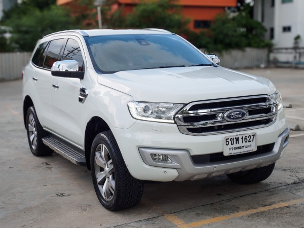 2016 Ford Everest สีขาว