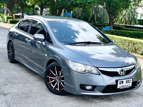 Honda Civic 1.8s เครื่องยนต์: เบนซิน เกียร์:AT ปี:2010 สี: เทา ไมล์ : 120,xxx กม.