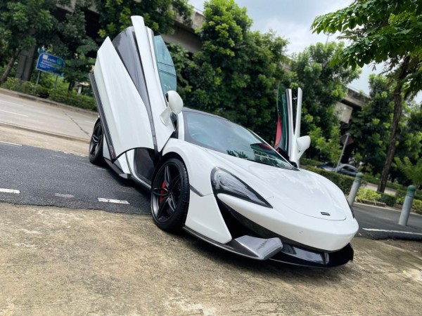 2016 McLaren 570S สีขาว