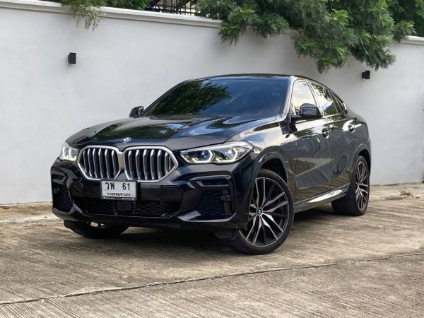 2022 BMW X6 G06 สีดำ