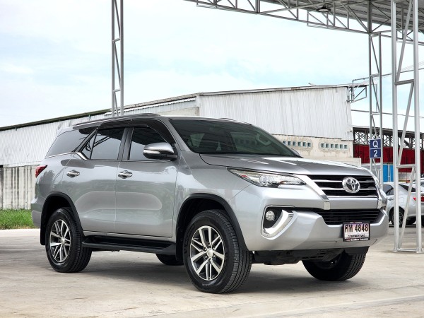 TOYOTA Fortuner 2.4V. ปี 2015 auto ไมล์ 69,000 กม. ฟรีดาวน์ พร้อมขับ