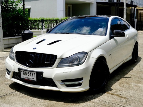 Benz c180 CGI COUPE (Top Sunroof) เครื่องยนต์: เบนซิน เกียร์:AT ปี: 2012 สี: ขาว