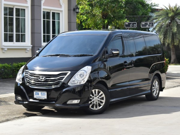 Hyundai H1 2.5 Deluxe เครื่องยนต์: ดีเซล เกียร์: ออโต้ ปี : 2015