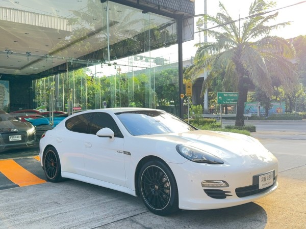 2012 Porsche Panamera สีขาว