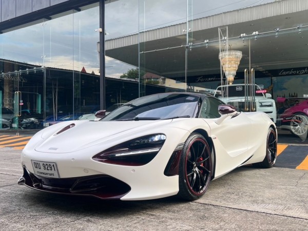 2021 McLaren 720S สีขาว