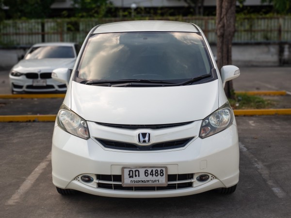 2010 Honda Freed สีขาว