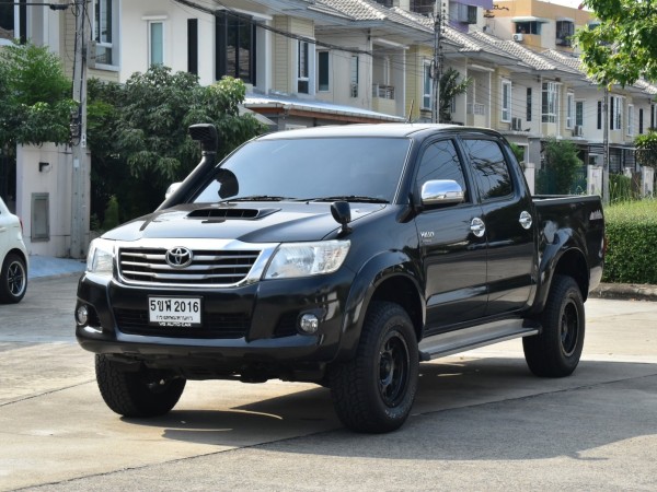 Toyota Hilux Vigo Champ 2.5E Prerunner 4ประตู ปี 2012 : สีดำ : ออโต้ : ดีเซล : ไมล์ 85,xxx km.