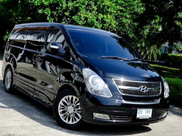 Hyundai H1 2.5 Deluxe เครื่องยนต์: ดีเซล เกียร์: ออโต้ ปี : 2015 สี: ดำ