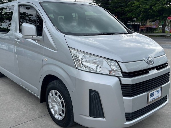 2019 Toyota HiAce หลังคาเตี้ย สีเงิน