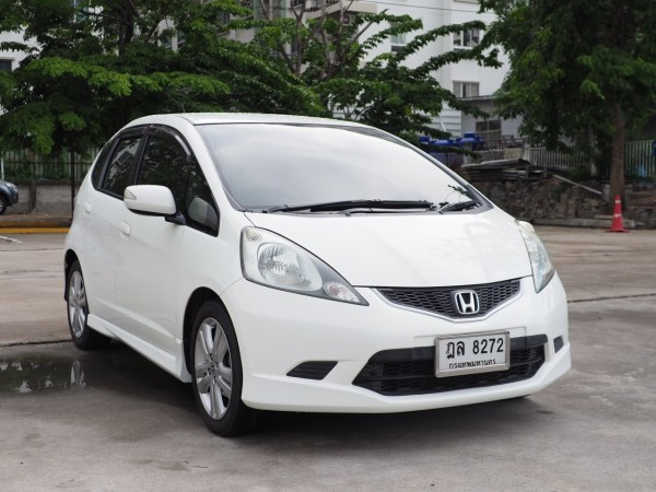 2010 Honda Jazz GE สีขาว