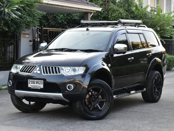 Mitsubishi pajero 2.5 GT 4wd ปี:2011 เครื่อง: ดีเซล เกียร์: ออโต้ สี: ดำ