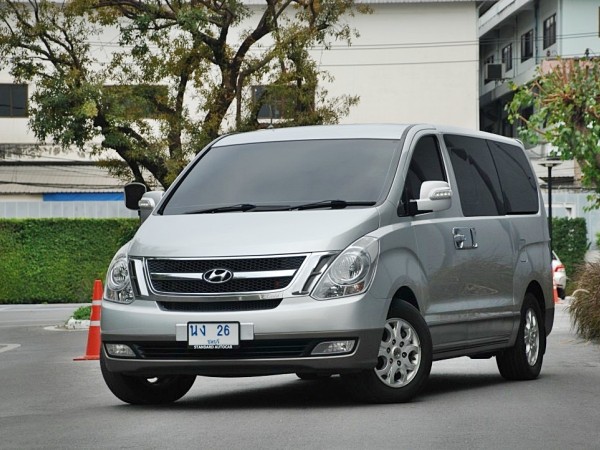 2010 จด 2011 Hyundai H-1 2.5 Deluxe รถยนต์ 11 ที่นั่ง รถครอบครัว ราคาพิเศษ