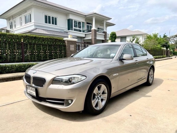 2012 BMW 5 Series F10 523i สีทอง