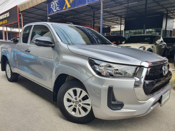 Toyota Hilux Revo 2.4 Entry Smart Cab Z Edition ปี 2021 สีบรอนซ์เงิน มือ1 เช็คศูนย์