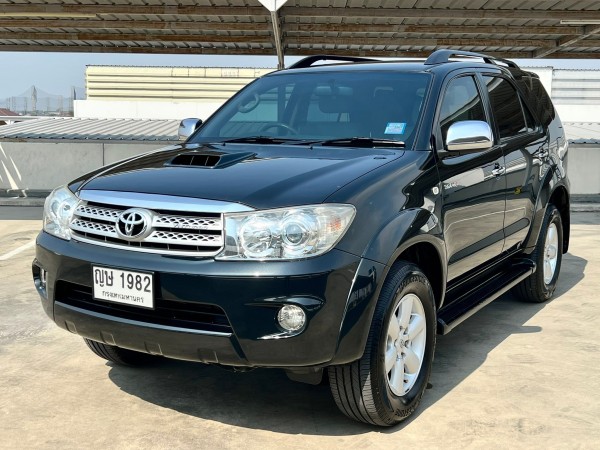 TOYOTA FORTUNER 3.0V ปี 2011 ออโต้ ไมล์แท้ 127,000 กม.