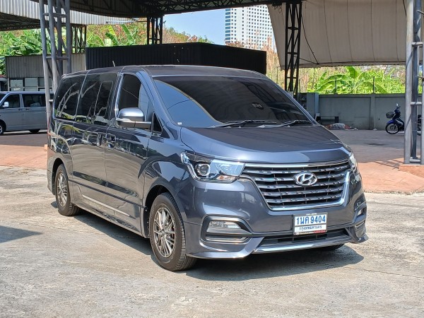 2021 Hyundai H-1 สีเทา