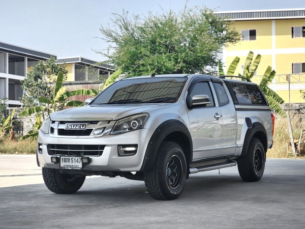 ISUZU D-max Space Cab 2.5Z Hi-lander VGS M/T ปี 2015