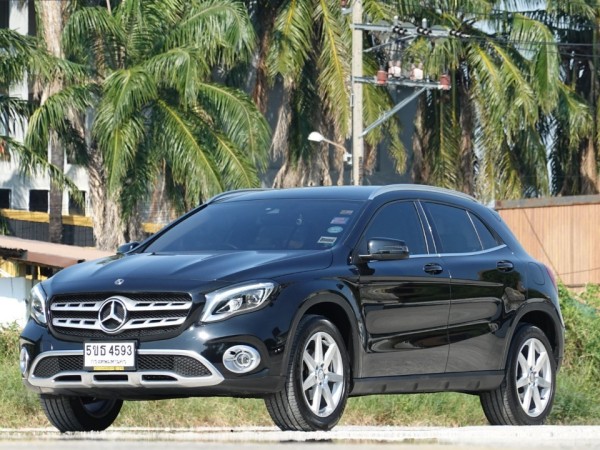 Benz GLA200 1.6 Urban Facelift ปี 2019 สีดำ