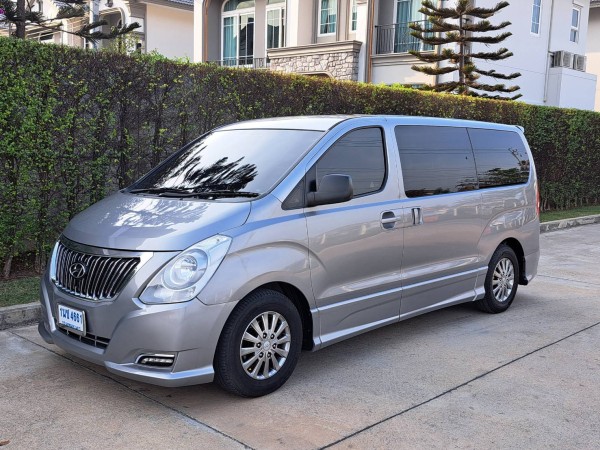 HYUNDAI H1 2.5 TOURING แต่งELUTE MNCกระจังหน้าตั้ง ประหยัดน้ำมัน รถสวยพร้อมใช้