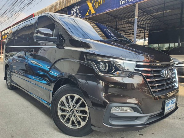 Hyundai H-1 2.5Deluxe ปี 2019 สีน้ำตาลดำ มือ1 เช็คศูนย์