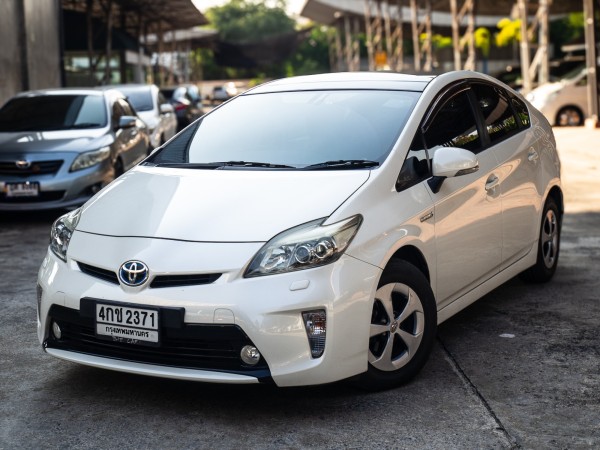 2012 Toyota Prius สีขาว