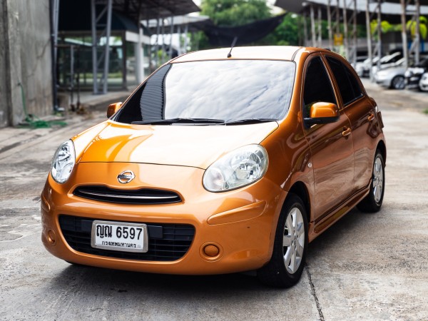 2011 Nissan March สีส้ม